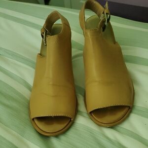 Bandolino Tan Open-Toe Mules